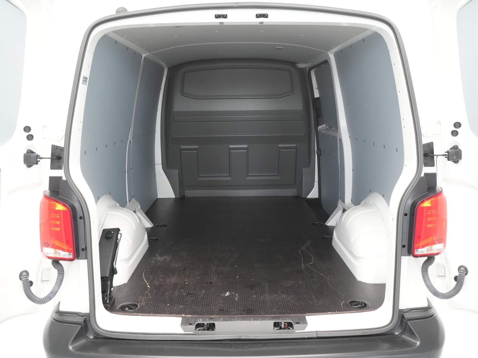 Volkswagen - Transporter 2.0 TDI L2H1 28 - 2023