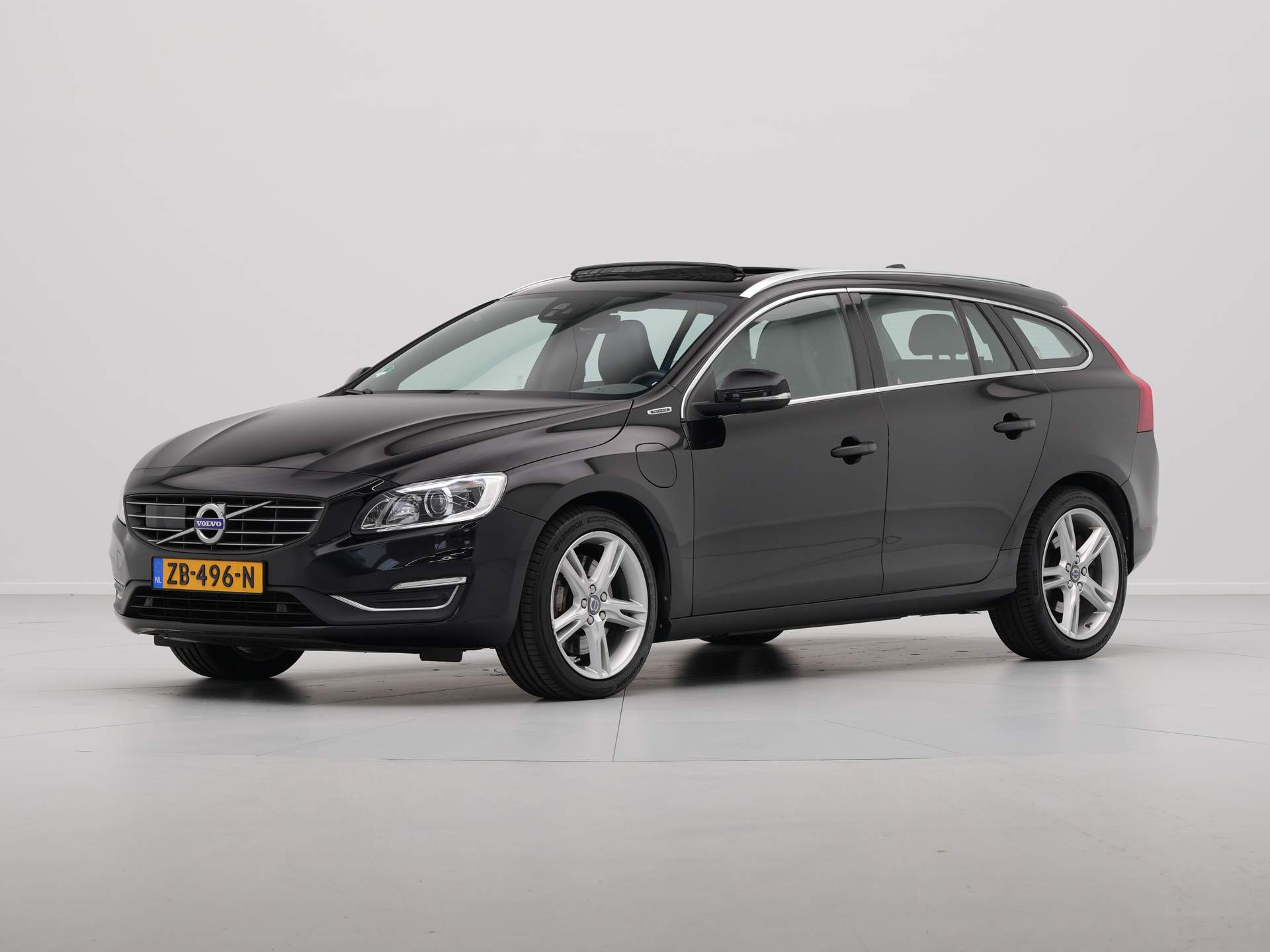 Volvo - V60 2.4 D5 Twin Engine Summum - 2018