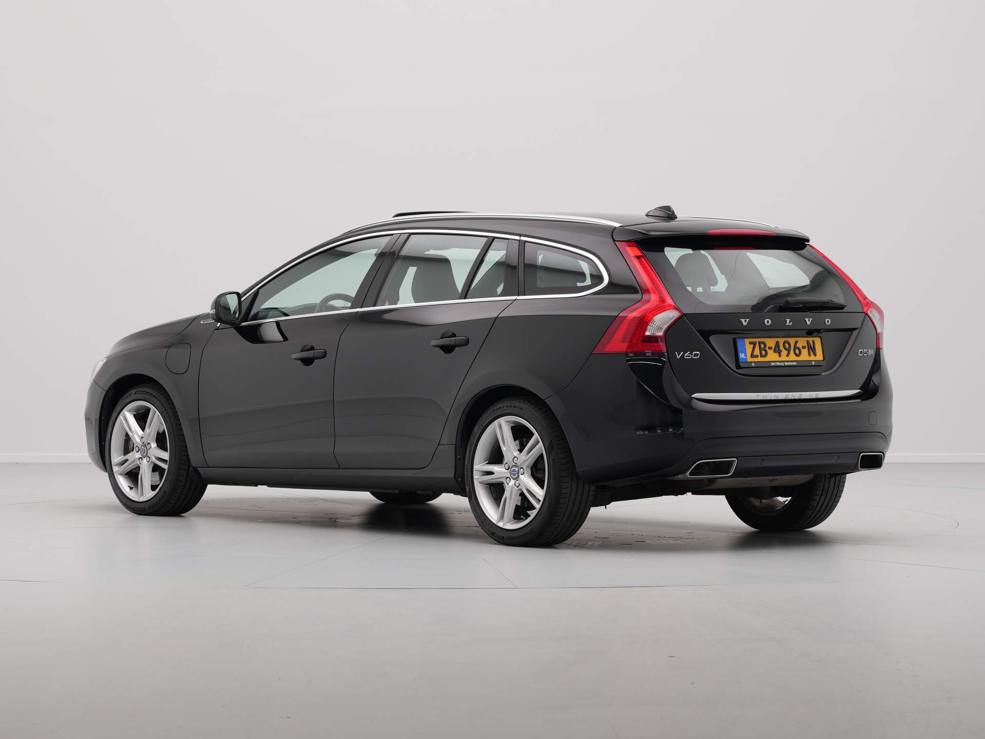 Volvo - V60 2.4 D5 Twin Engine Summum - 2018