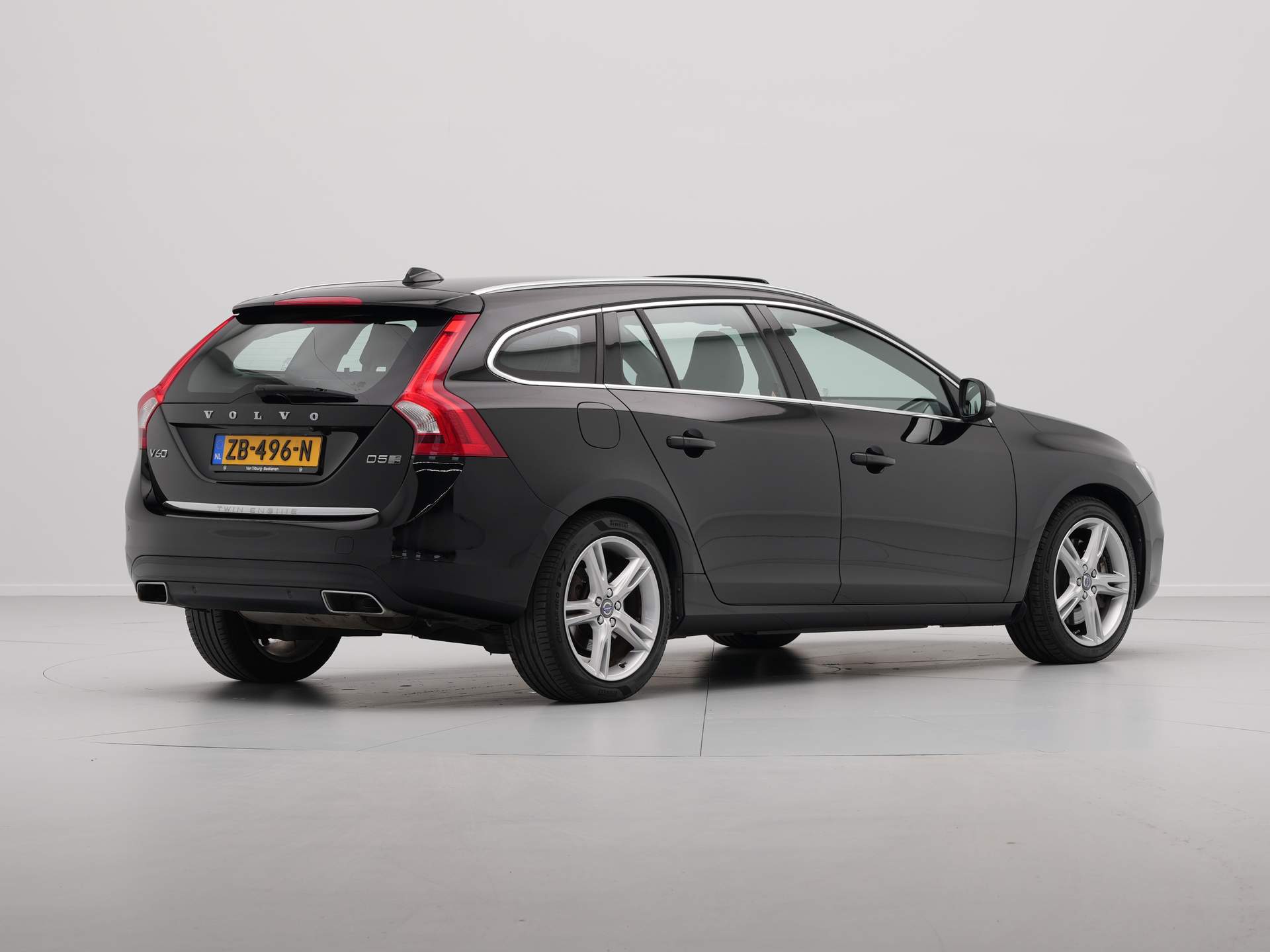 Volvo - V60 2.4 D5 Twin Engine Summum - 2018