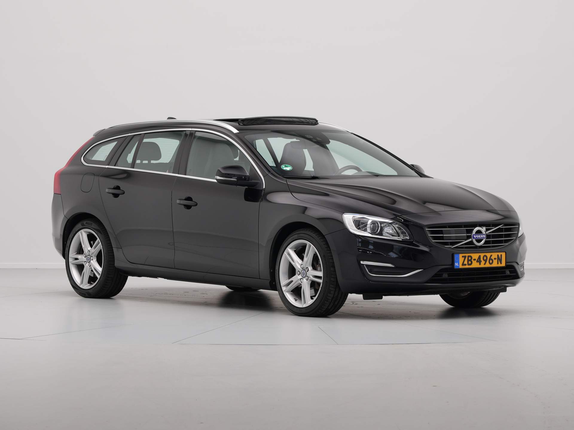 Volvo - V60 2.4 D5 Twin Engine Summum - 2018