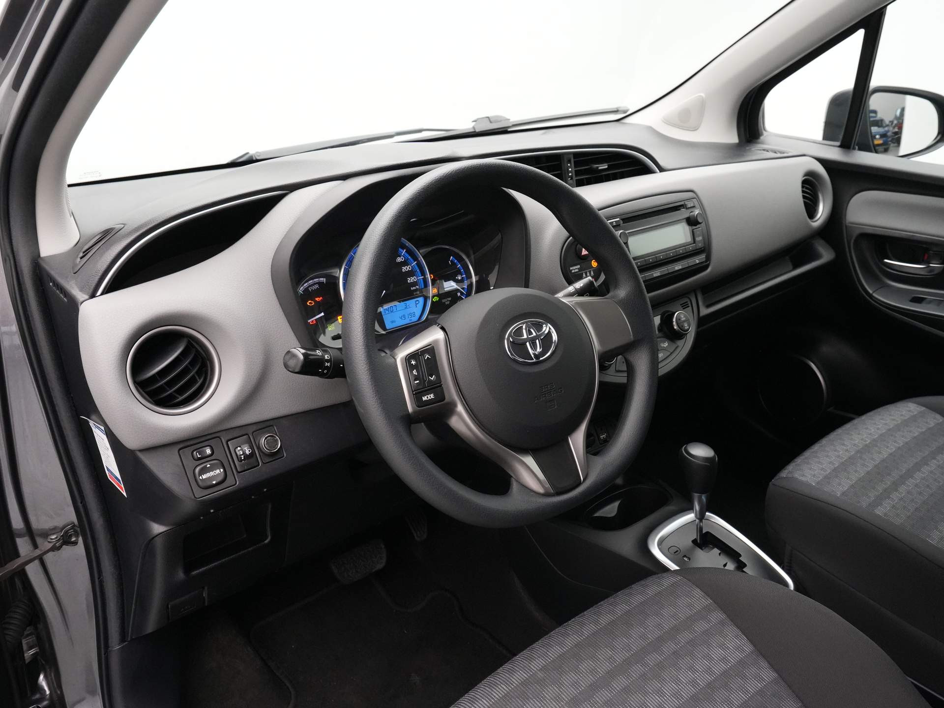 Toyota - Yaris 1.5 Hybrid Now - 2016