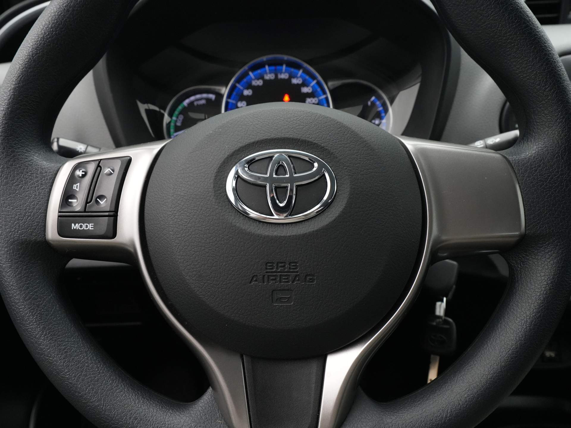 Toyota - Yaris 1.5 Hybrid Now - 2016